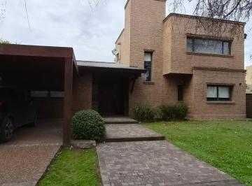 Casa de 5 ambientes, Villa Allende · Impecable Casa en Venta en Barrio San Isidro