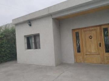 Casa · 104m² · 4 Ambientes · Venta Casa 4 Ambientes con Parque Quincho Cocheras Pque San Luis Pilar Apto Credito