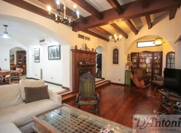 Casa · 356m² · 10 Ambientes · 2 Cocheras · Casa de 10 Ambientes en Saavedra