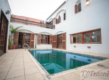 Casa · 356m² · 10 Ambientes · 2 Cocheras · Casa de 10 Ambientes en Saavedra