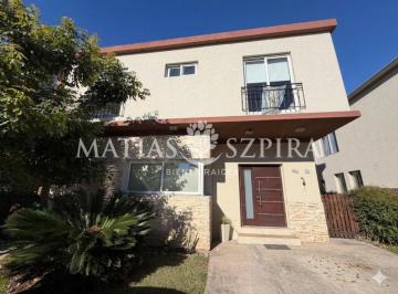 Casa · 377m² · 4 Ambientes · 1 Cochera · Casa en Haras Myriam