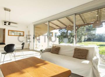 Casa · 945m² · 2 Dormitorios · 4 Cocheras · Casa en Venta City Bell 2 Dorm.