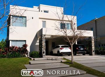 Casa · 426m² · 6 Ambientes · 3 Cocheras · Casa en Venta en Los Lagos, Nordelta, Al Lago con Cine