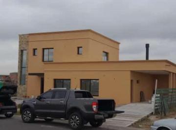Casa de 4 ambientes, Escobar · Vendo, Permuto o Financio Lote Mas Casa a Construir Llave en Mano