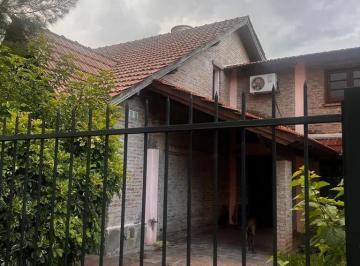 Casa · 200m² · 5 Ambientes · 1 Cochera · Hermoso Chalet de 2 Plantas Ituzaingo Norte