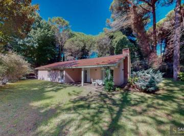 Casa de 5 ambientes, Cariló · Casa en Venta en Carilo - 5 Ambientes con Gas Natural