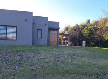 Casa · 130m² · 4 Ambientes · 3 Cocheras · Rbs. Hermosa Casa Apta Credito, en Barrio Tipas Blancas