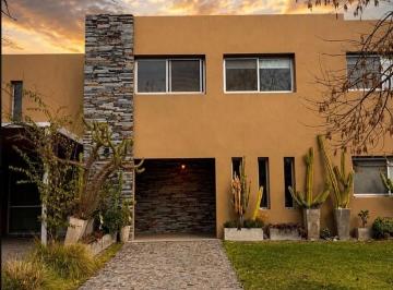 Casa · 245m² · 5 Ambientes · 6 Cocheras · Casa Alquiler 7 Ambientes Nordelta La Alameda
