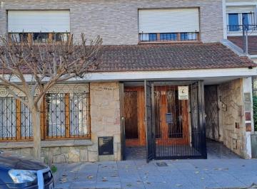 Casa · 183m² · 3 Ambientes · 1 Cochera · Excelente Casa en PH en Lo Mejor de Chauvin!