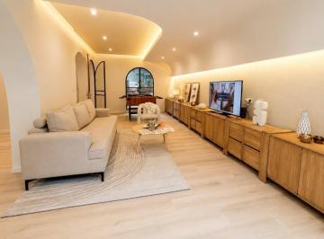 Casa · 223m² · 6 Ambientes · Venta Casa de Revista Tres Dormiorios Patio Piscina Quincho. Lourdes