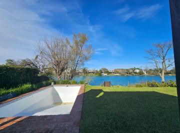 Casa · 480m² · 7 Ambientes · 2 Cocheras · Casa en Alquiler Anual Al Agua en Santa Bárbara, 5 Dorm. Amplia y Luminosa