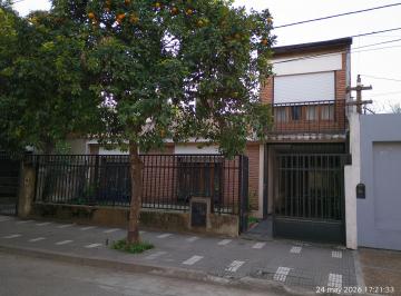 Casa de 8 ambientes, San Miguel de Tucumán · Casa Familiar de 5 Dorm. – Barrio Sarmiento