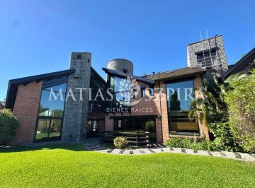 Casa · 463m² · 5 Ambientes · 2 Cocheras · Casa en Venta en Campos de Álvarez