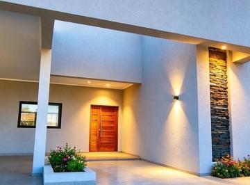 Casa · 700m² · 5 Ambientes · 2 Cocheras · Sentite Exclusivo: Casa en Venta en La Reserva Club Privado