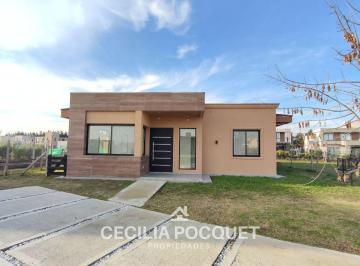 Casa · 143m² · 5 Ambientes · 2 Cocheras · Casa en Venta en Barrio San Felipe Canning