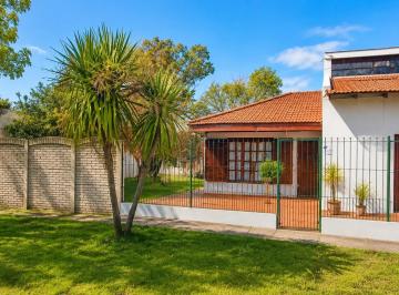 Campo · 150m² · 4 Dormitorios · Casa 3 Amb Mas Dos Depto de 2 Amb Atrás