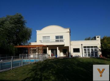 Casa · 275m² · 7 Ambientes · Casa en Alquiler - 4 Dorm. 2 Baños - 1250 m - Haras del Sur 1.