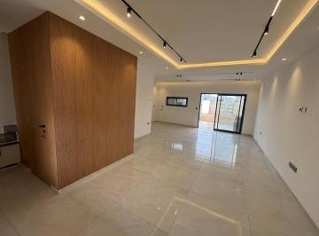 Casa · 122m² · 4 Ambientes · 2 Cocheras · Espectacular Duplex de Categoria 3 Dorm. en Docta Av