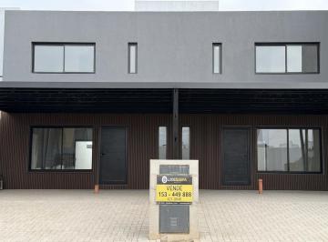 Casa · 122m² · 4 Ambientes · 2 Cocheras · Espectacular Duplex de Categoria 3 Dorm. 3 Baños Totalmente Equipado