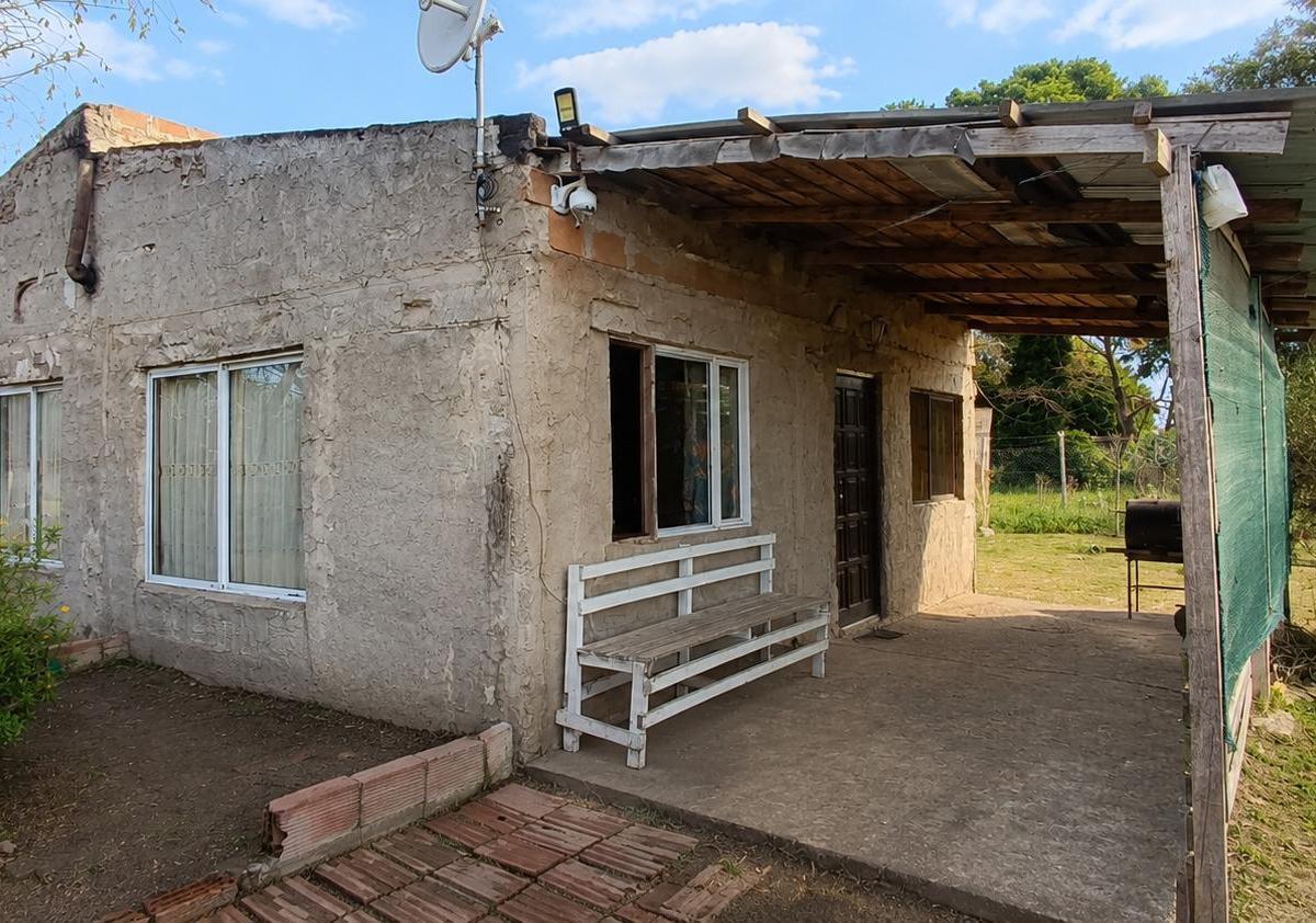 Chapadmalal - amplio lote de 889 m con casa habitable y cabaña a terminar