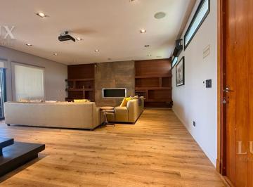 Casa · 244m² · 5 Ambientes · 2 Cocheras · Casa a La Laguna en Vistas Puertos del Lago