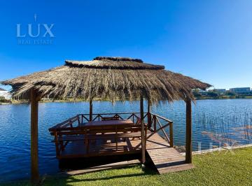 Casa · 244m² · 5 Ambientes · 2 Cocheras · Casa a La Laguna en Vistas Puertos del Lago