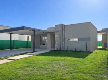 Casa · 195m² · 5 Ambientes · 2 Cocheras · Casa en Venta - a Estrenar - con Financiacion - B° Privado Gran Boedo