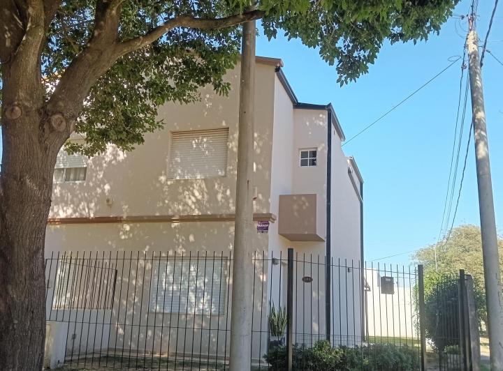 Casa · 92m² · 3 Ambientes · 1 Cochera