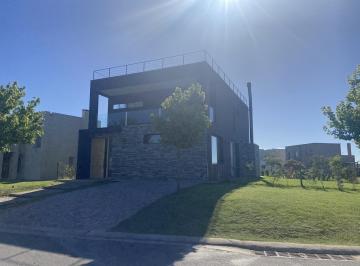 Casa · 181m² · 4 Ambientes · 2 Cocheras · Casa en Venta en Barrio Acacias - Puertos del Lago - Escobar