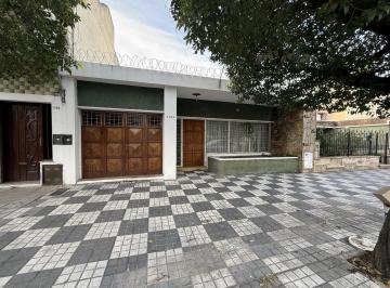 Casa · 147m² · 7 Ambientes · 1 Cochera · Casa en Venta Sobre Av Pueyrredón