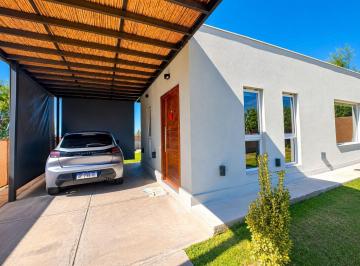 Casa · 110m² · 3 Ambientes · 2 Cocheras · Venta Casa en Barrio La Yaya, El Challao
