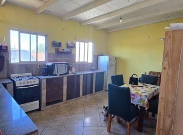 Casa · 168m² · 8 Ambientes · 1 Cochera · 3 Unidades en Lote 300 m² con Parque y Cochera