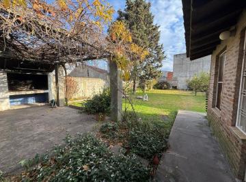 Casa · 135m² · 4 Ambientes · 1 Cochera · Temperley Casa Reciclar 4 Amb. Parque Lote 600 m