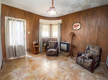 Casa · 120m² · 3 Ambientes · 2 Cocheras · Venta! Casa de 2 Dorm. y Patio en Azcuenaga