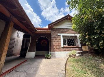 Casa · 200m² · 4 Ambientes · 1 Cochera · Venta Casa Banfield + 2da Casa 2 Familias - Inversion