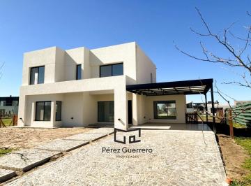 Casa · 190m² · 6 Ambientes · 2 Cocheras · Casa en Venta en Puertos Riberas con 3 Dorm., Family o 4to Dormitorio y Pileta