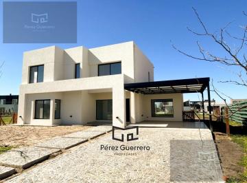 Casa · 190m² · 6 Ambientes · 2 Cocheras · Casa en Venta en Puertos Riberas con 3 Dorm., Family o 4to Dormitorio y Pileta