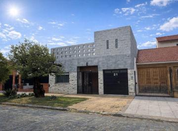 Casa · 151m² · 6 Ambientes · 1 Cochera · Casa 6 Amb. Doble Ingreso. Estudio Ideal Profesion