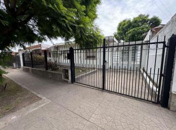Casa · 97m² · 3 Ambientes · 2 Cocheras · Casa 3 Amb C/patio y Gge. en Venta Claypole