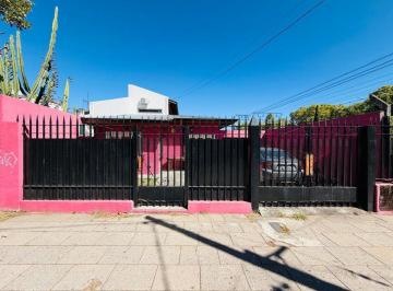 Casa · 165m² · 6 Ambientes · 4 Cocheras · Casa de 6 Ambientes con Pileta Venta Banfield