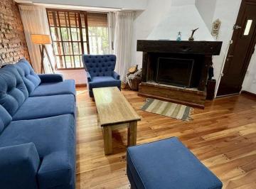 Casa · 257m² · 6 Ambientes · 2 Cocheras · Venta Casa 5 Amb.– Temperley – Quincho, 2 Cocheras