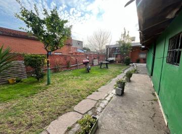 Casa · 200m² · 5 Ambientes · 2 Cocheras · Casa en Venta 4 Ambientes Temperley Fondo Libre