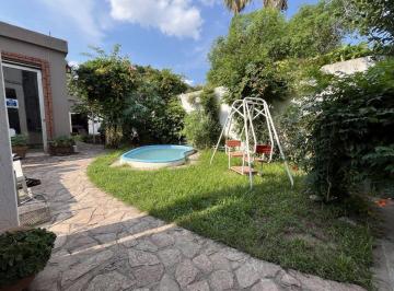 Casa · 230m² · 4 Ambientes · 2 Cocheras · Casa en Venta 3 Dorm. y Jardin en Lomas