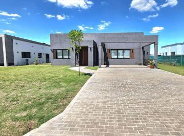 Casa · 170m² · 4 Ambientes · 2 Cocheras · Venta Casa 4 Amb Prados del Oeste Moreno Financia