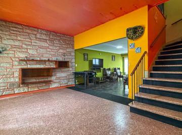 PH · 195m² · 4 Ambientes · 1 Cochera · PH 4 Ambientes en Venta con Garage y Patio