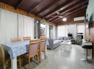 Casa · 109m² · 4 Ambientes · 2 Cocheras · Casa en Venta 4 Ambientes Lomas de Zamora Credito