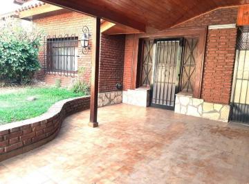 Casa · 91m² · 3 Ambientes · 1 Cochera · Casa en Venta en Longchamps