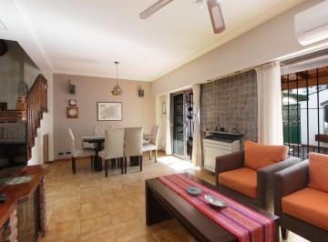 Casa · 150m² · 5 Ambientes · 1 Cochera · Casa Venta Caseros 5 Ambientes Jardin Pileta