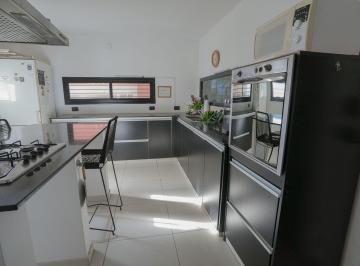 Casa · 120m² · 4 Ambientes · 2 Cocheras · Casa en Venta en Villa Castells - Gonnet