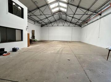 Bodega-Galpón · 284m² · Galpón en Alquiler en Avellaneda Excelente Estado